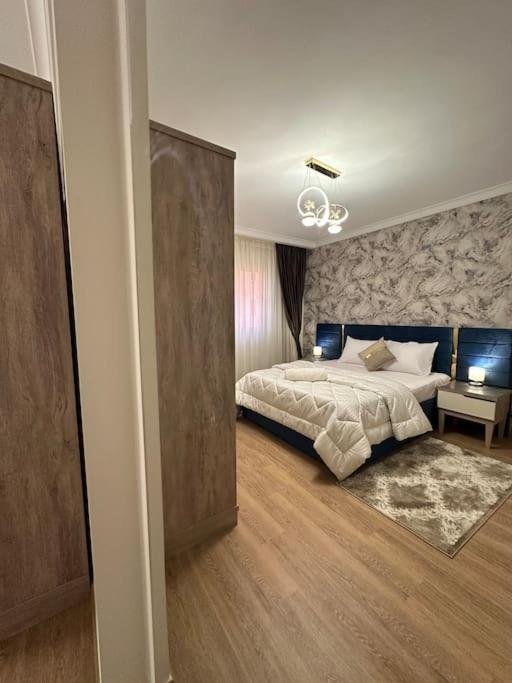 Royal Near Star Mall 3 Bedroom דירה *