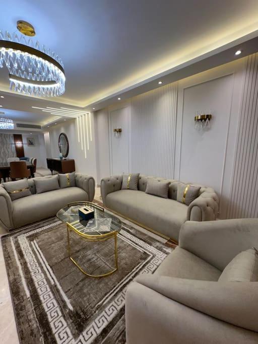 דירה Royal Near Star Mall 3 Bedroom קהיר