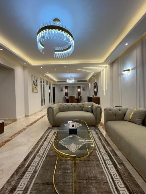 דירה Royal Near Star Mall 3 Bedroom קהיר