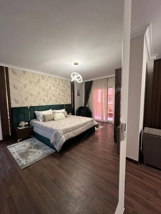 Royal Near Star Mall 3 Bedroom דירה *