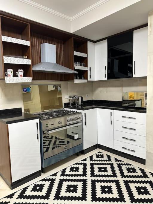 דירה Royal Near Star Mall 3 Bedroom קהיר