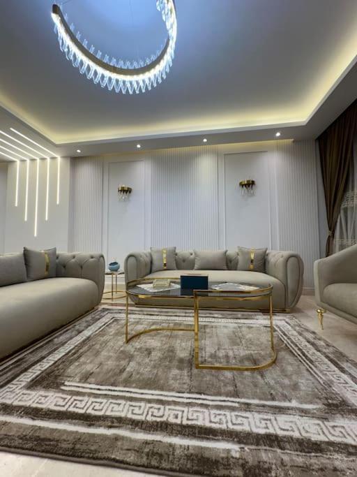 Royal Near Star Mall 3 Bedroom דירה *
